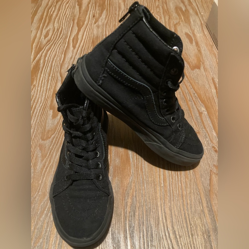 Size 2.0 - VANS off the wall all black hi zip